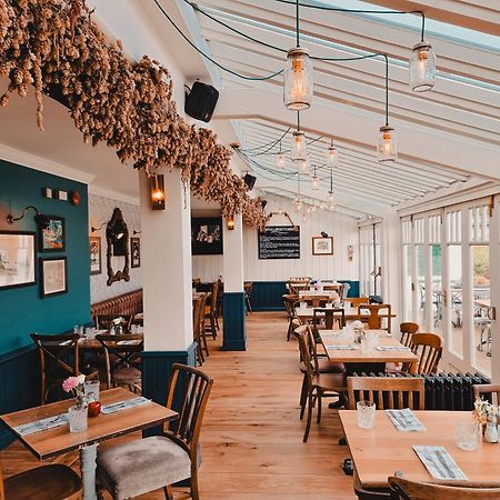 The Swan Hotel Staines-upon-Thames Ngoại thất bức ảnh