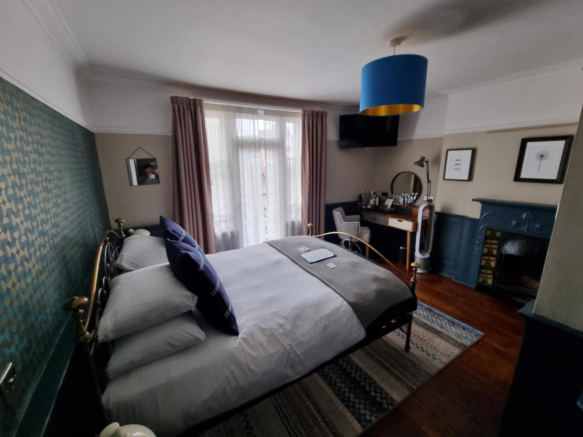 The Swan Hotel Staines-upon-Thames Ngoại thất bức ảnh
