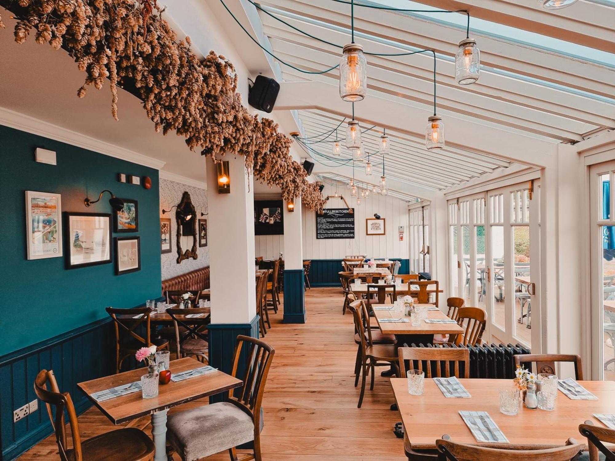 The Swan Hotel Staines-upon-Thames Ngoại thất bức ảnh