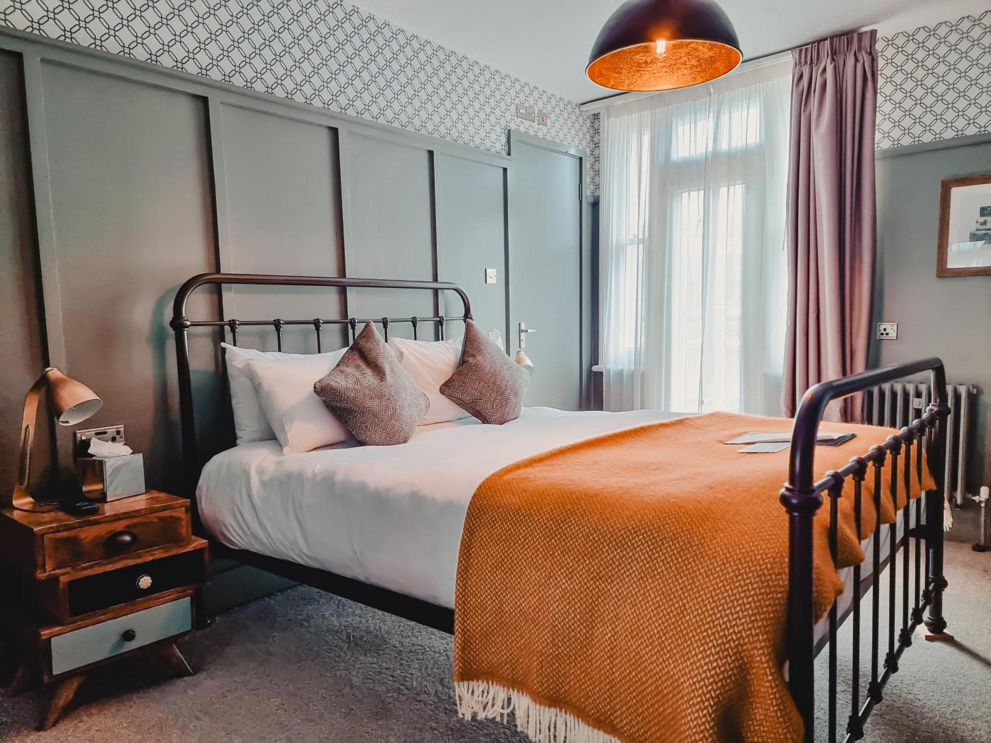 The Swan Hotel Staines-upon-Thames Ngoại thất bức ảnh