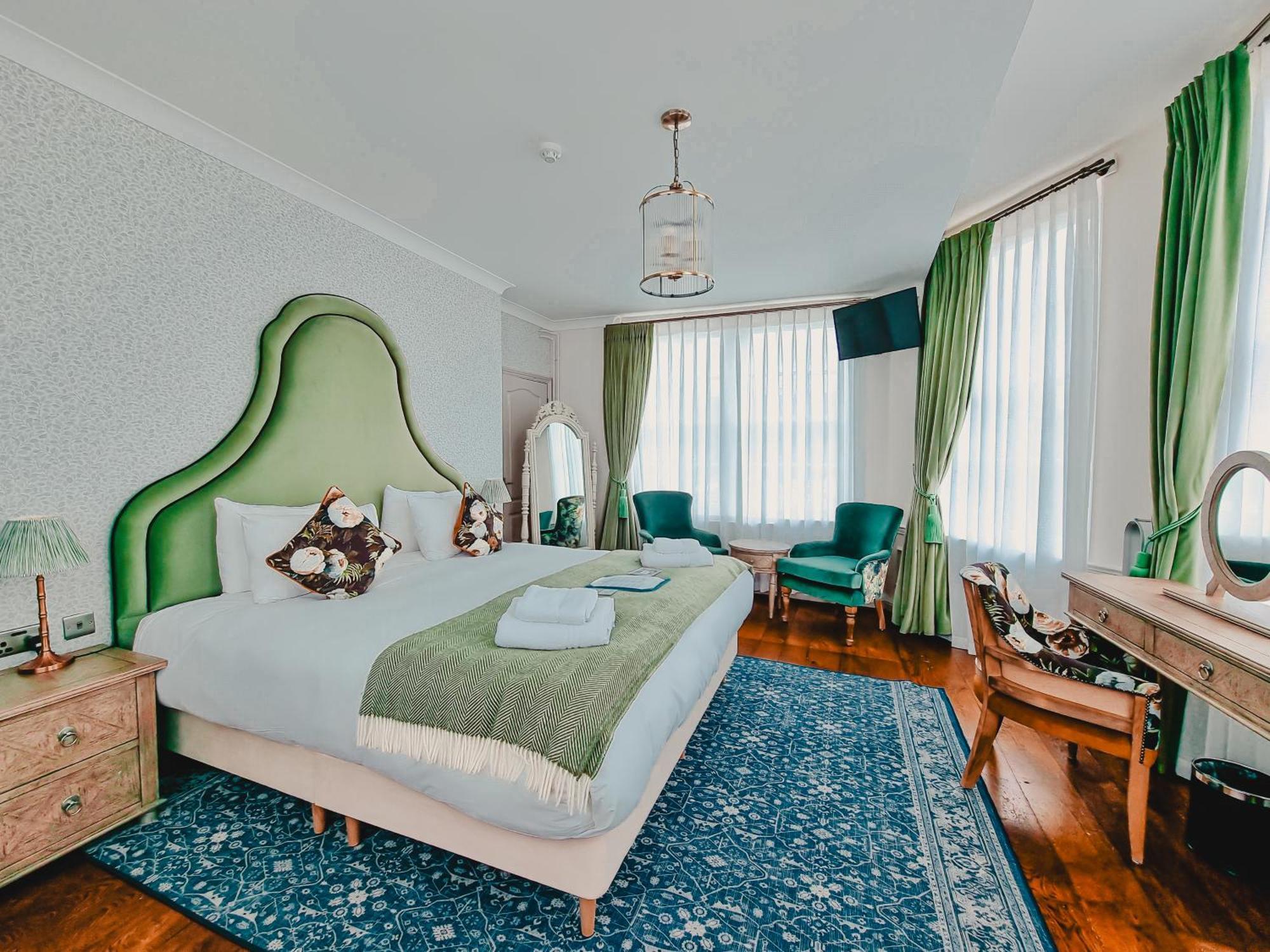 The Swan Hotel Staines-upon-Thames Ngoại thất bức ảnh