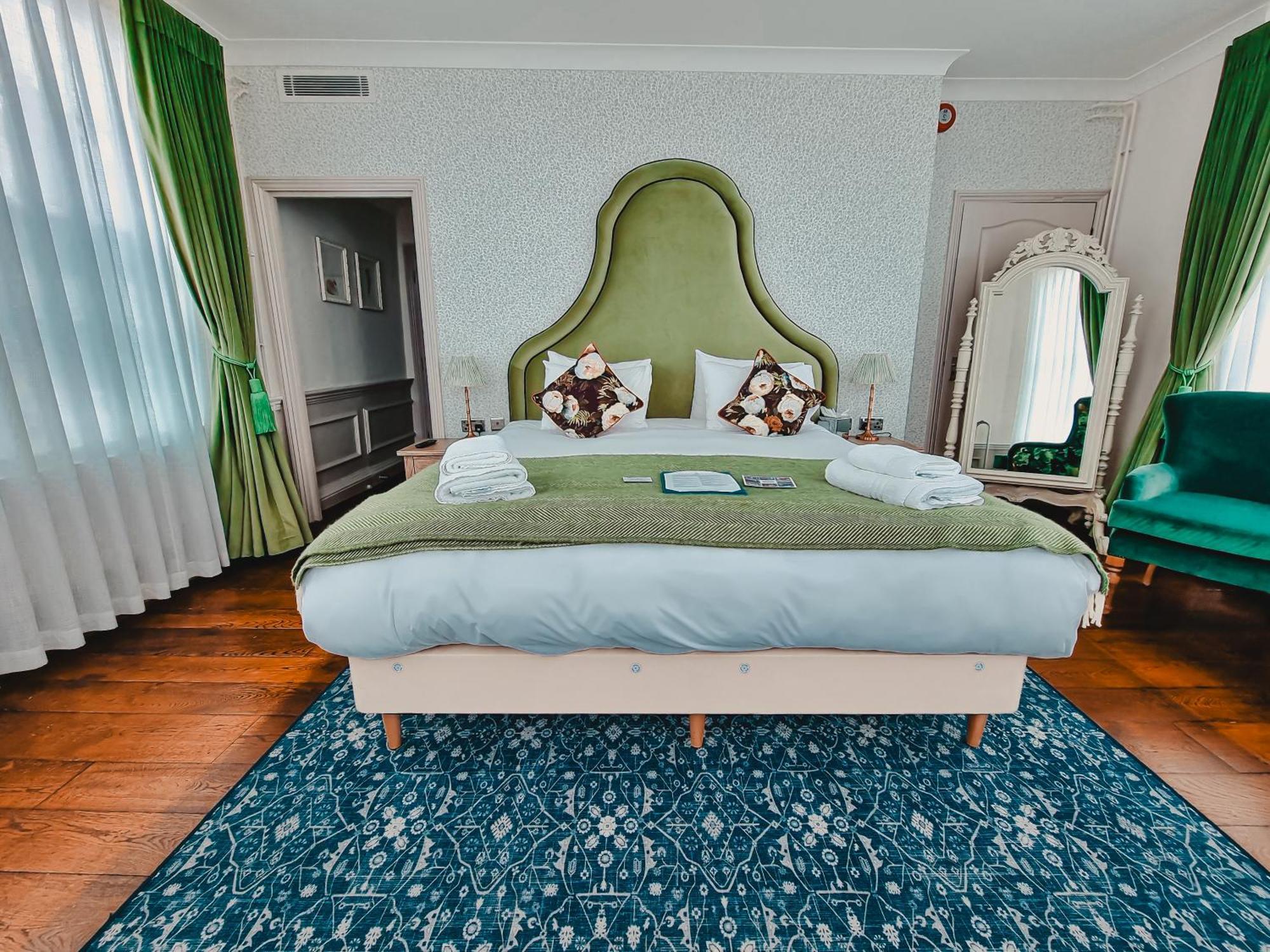 The Swan Hotel Staines-upon-Thames Ngoại thất bức ảnh