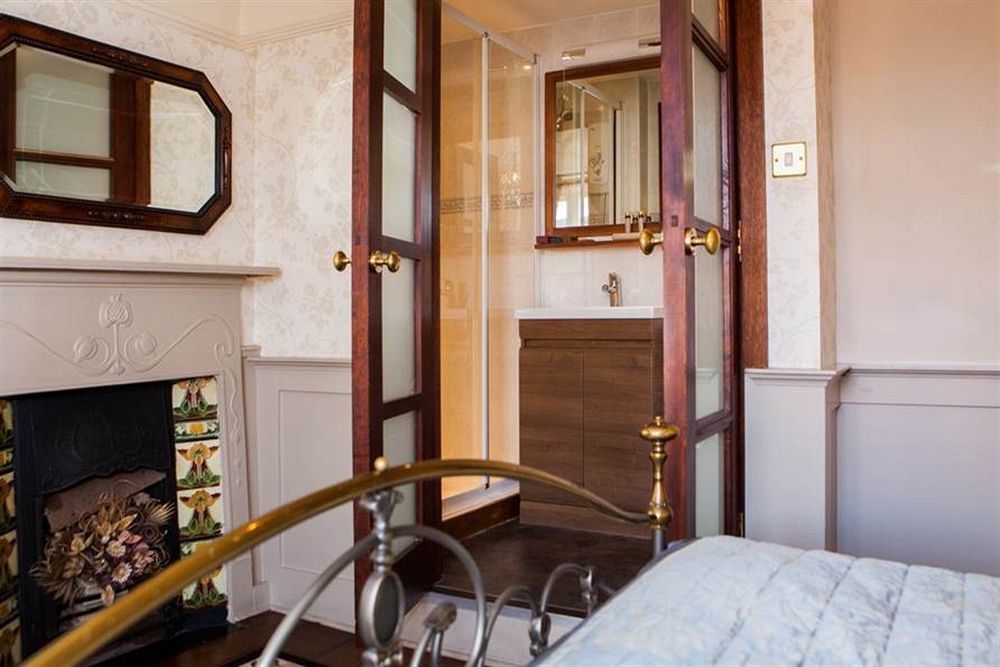 The Swan Hotel Staines-upon-Thames Ngoại thất bức ảnh
