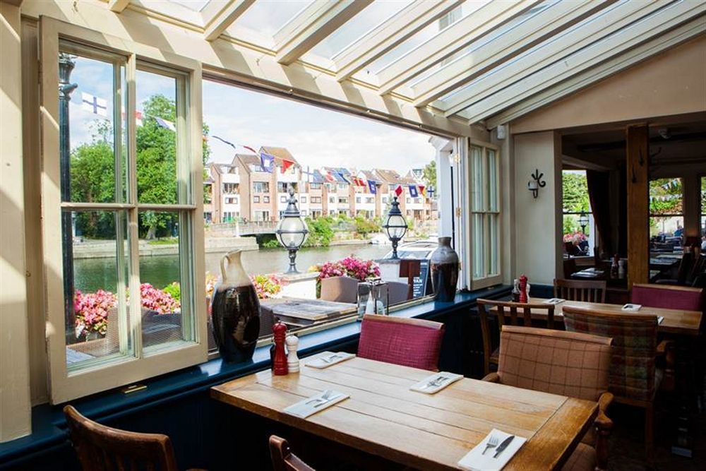 The Swan Hotel Staines-upon-Thames Ngoại thất bức ảnh