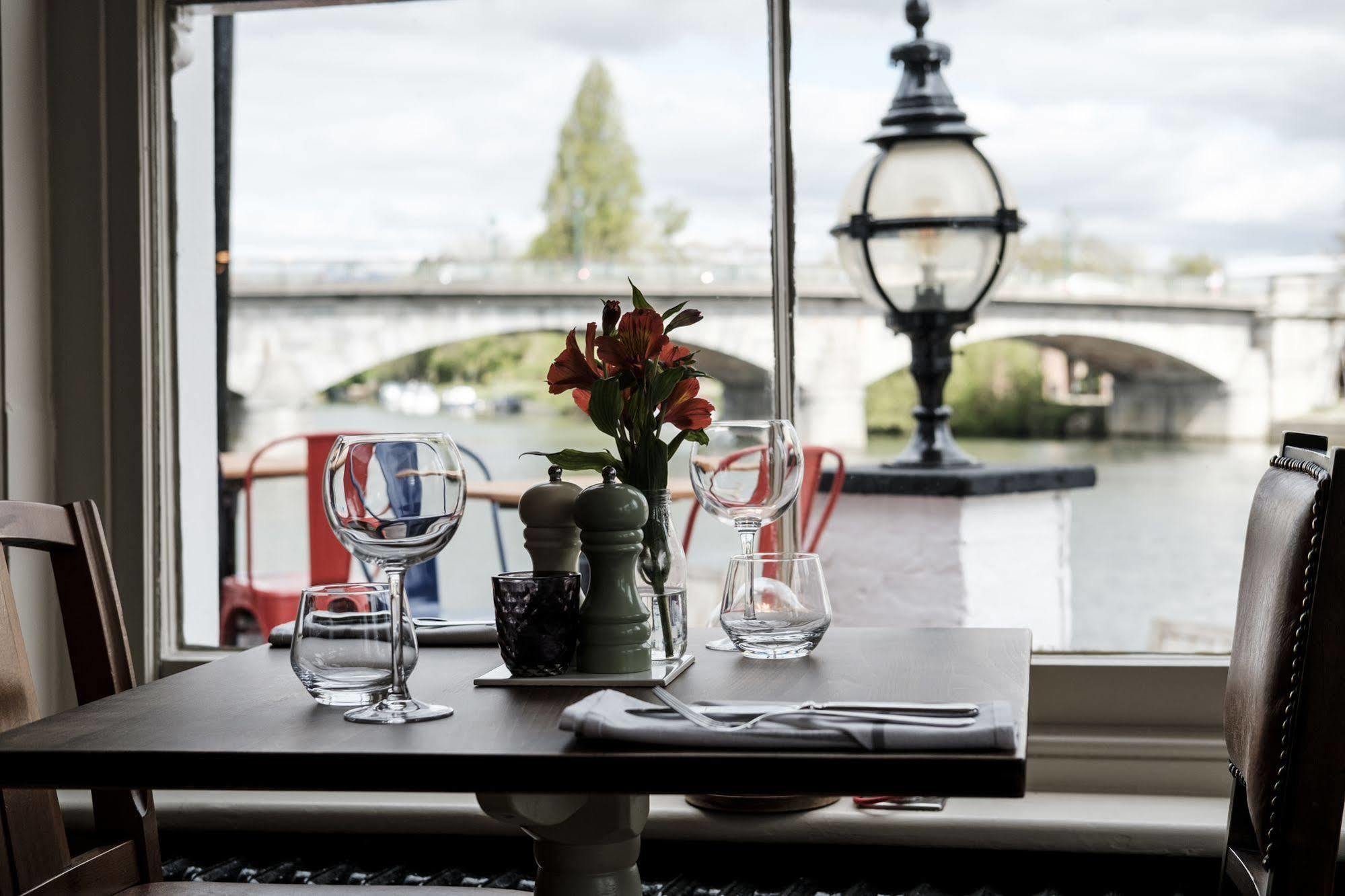 The Swan Hotel Staines-upon-Thames Ngoại thất bức ảnh