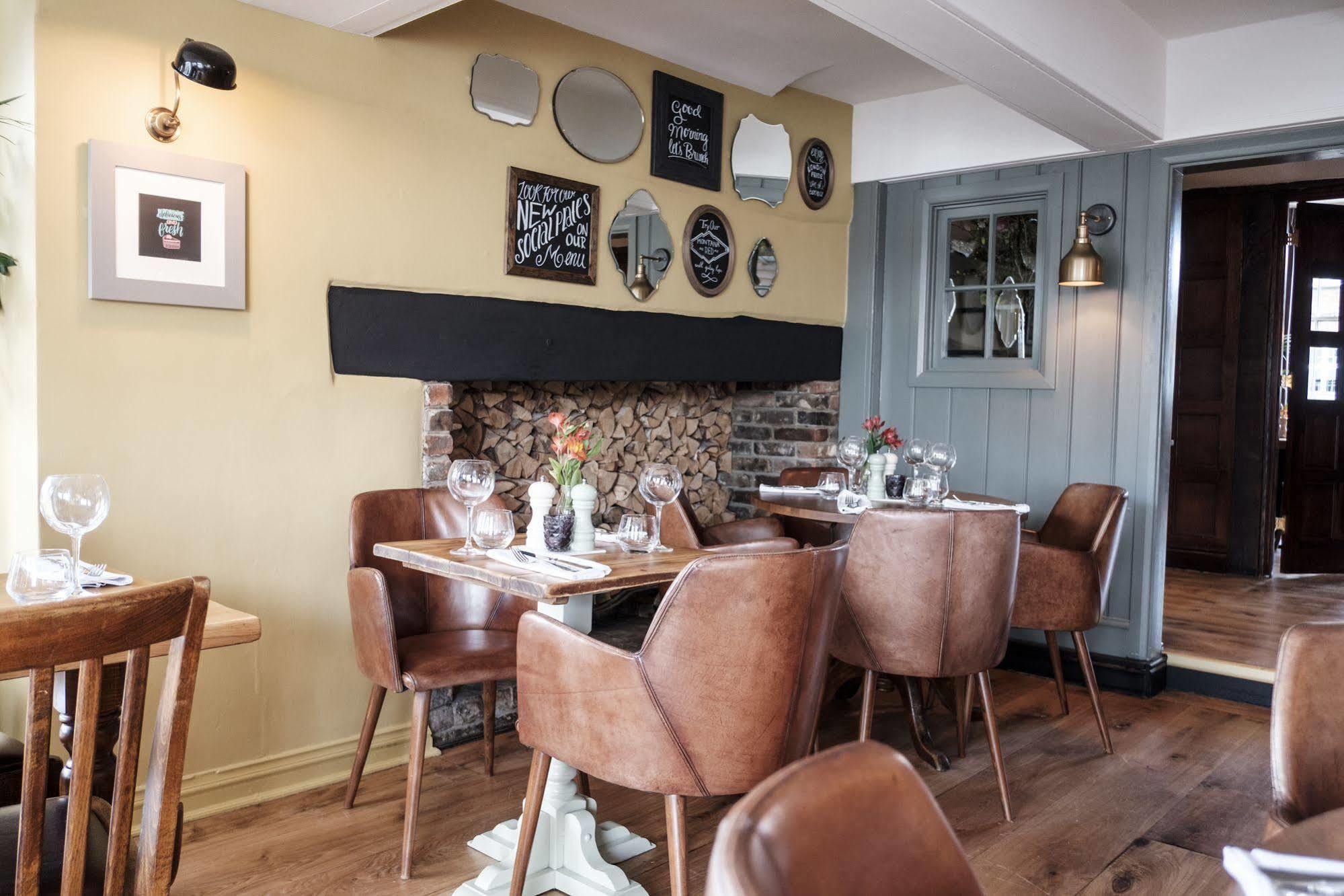 The Swan Hotel Staines-upon-Thames Ngoại thất bức ảnh