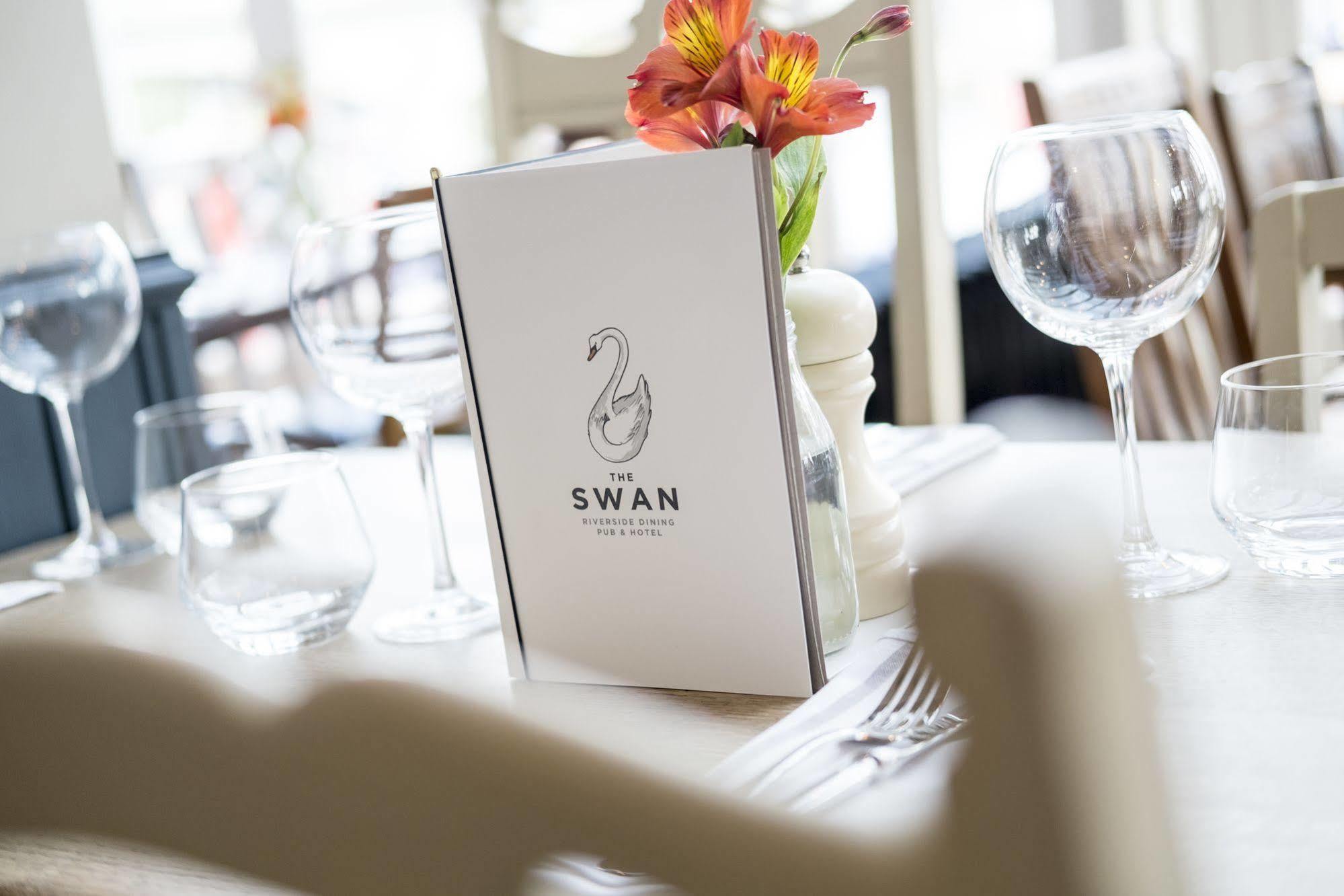 The Swan Hotel Staines-upon-Thames Ngoại thất bức ảnh