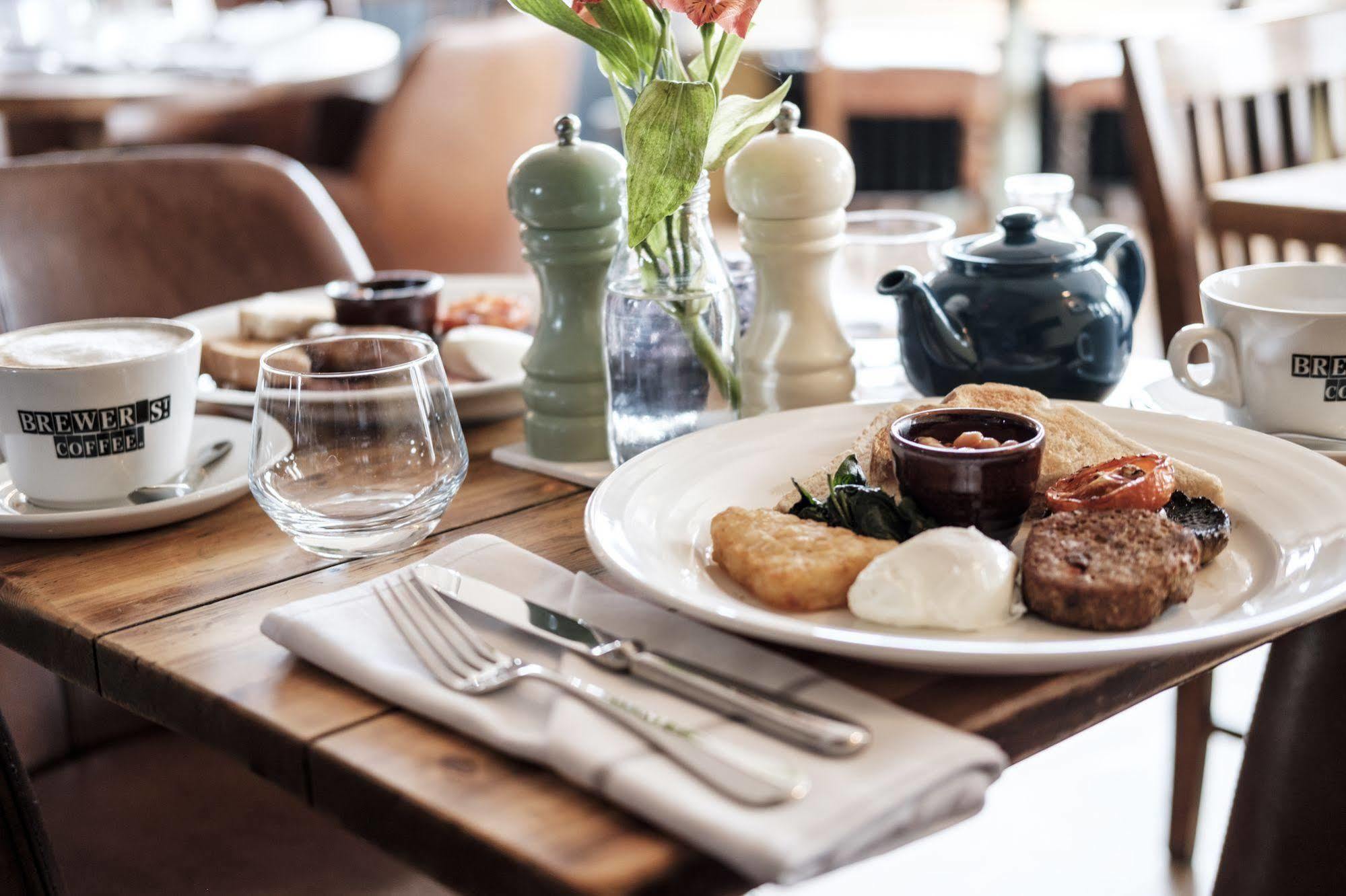 The Swan Hotel Staines-upon-Thames Ngoại thất bức ảnh