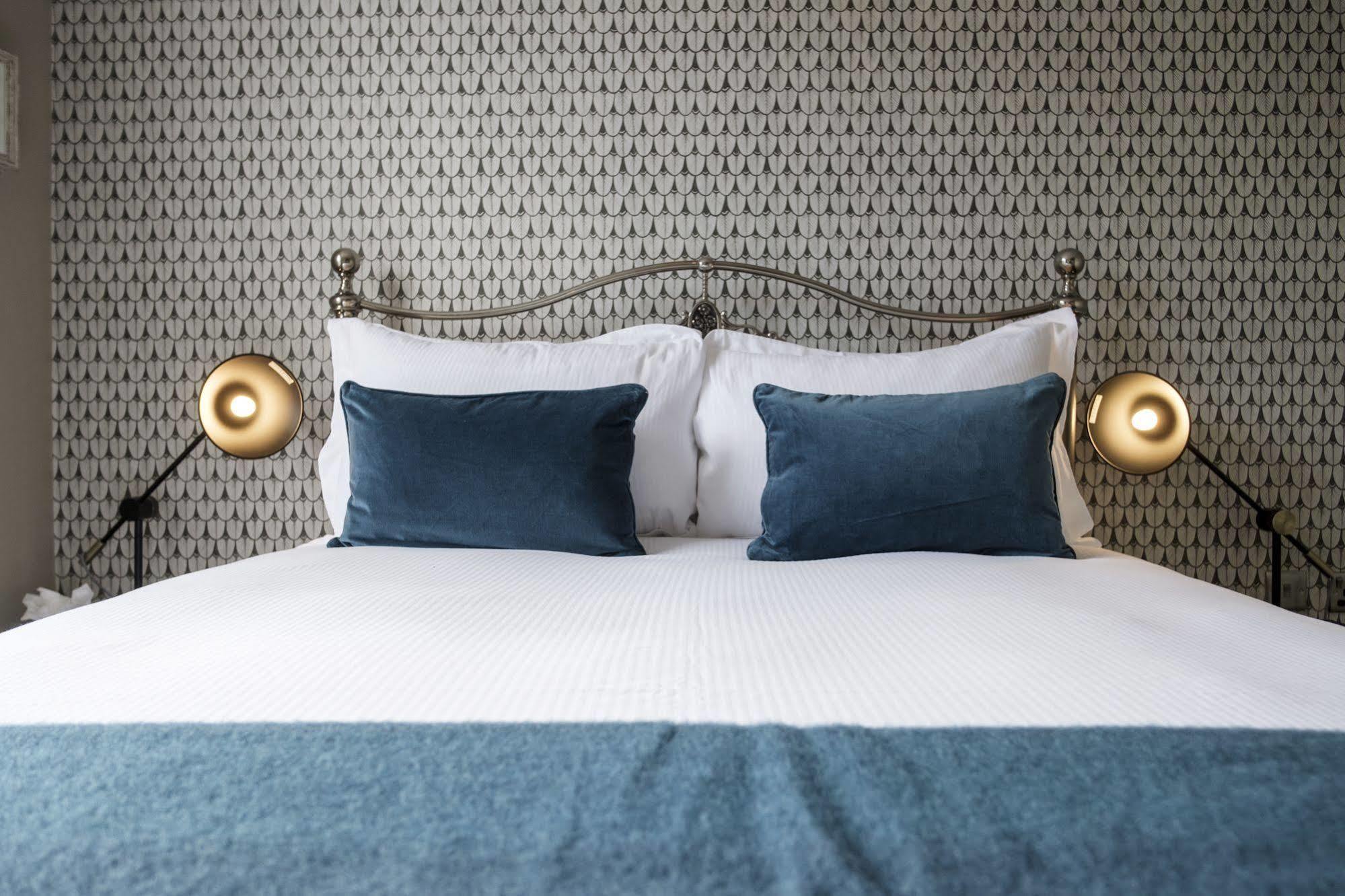 The Swan Hotel Staines-upon-Thames Ngoại thất bức ảnh