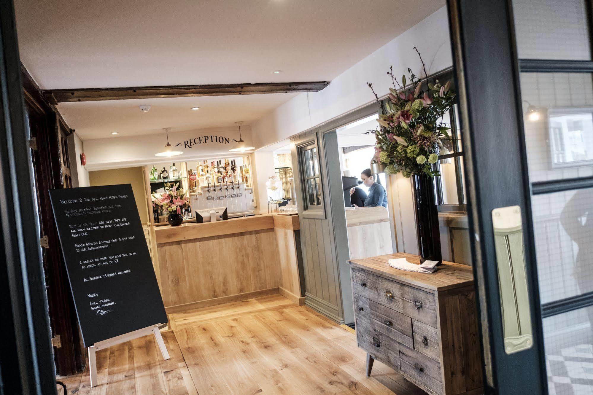 The Swan Hotel Staines-upon-Thames Ngoại thất bức ảnh