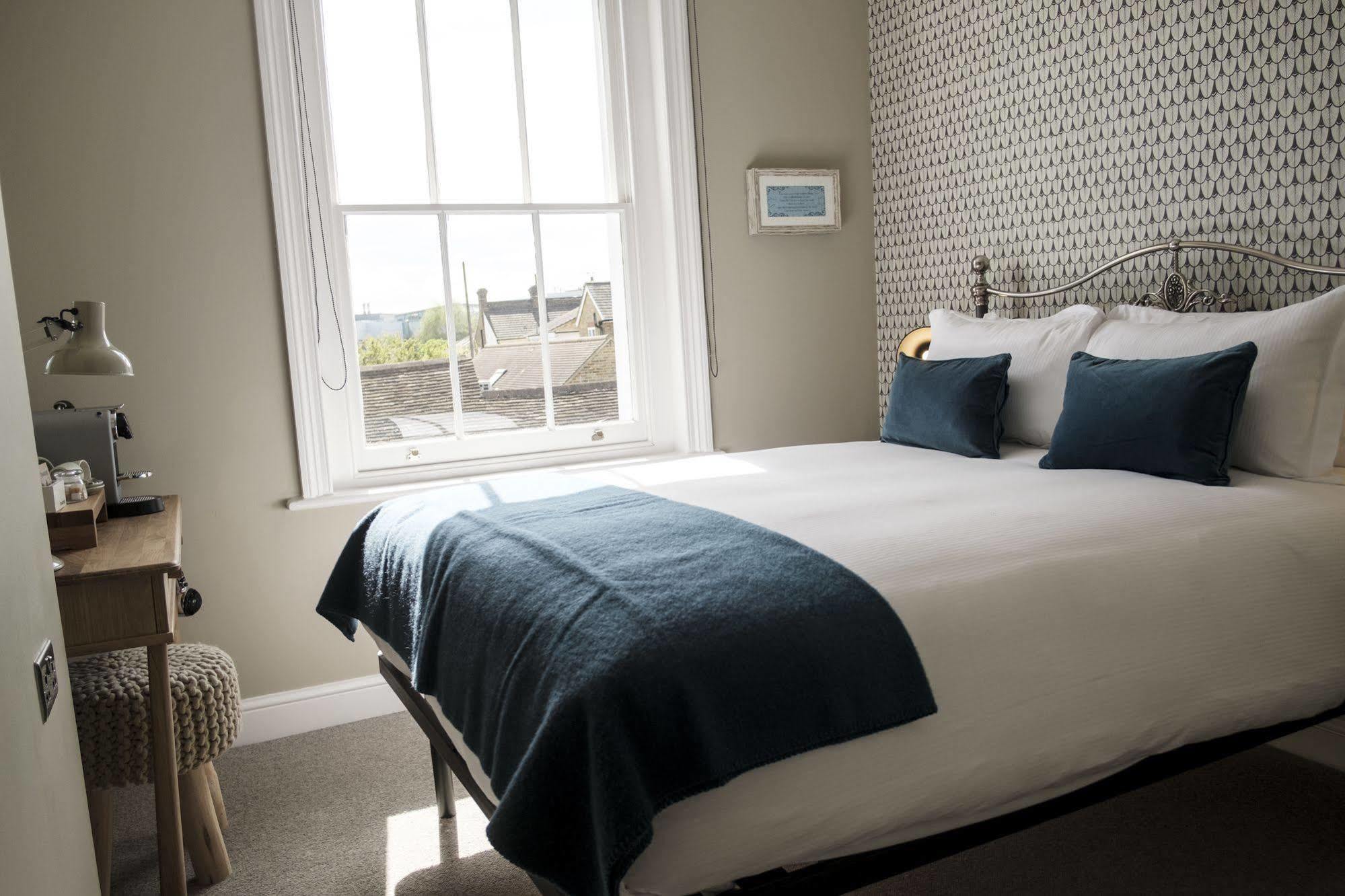 The Swan Hotel Staines-upon-Thames Ngoại thất bức ảnh