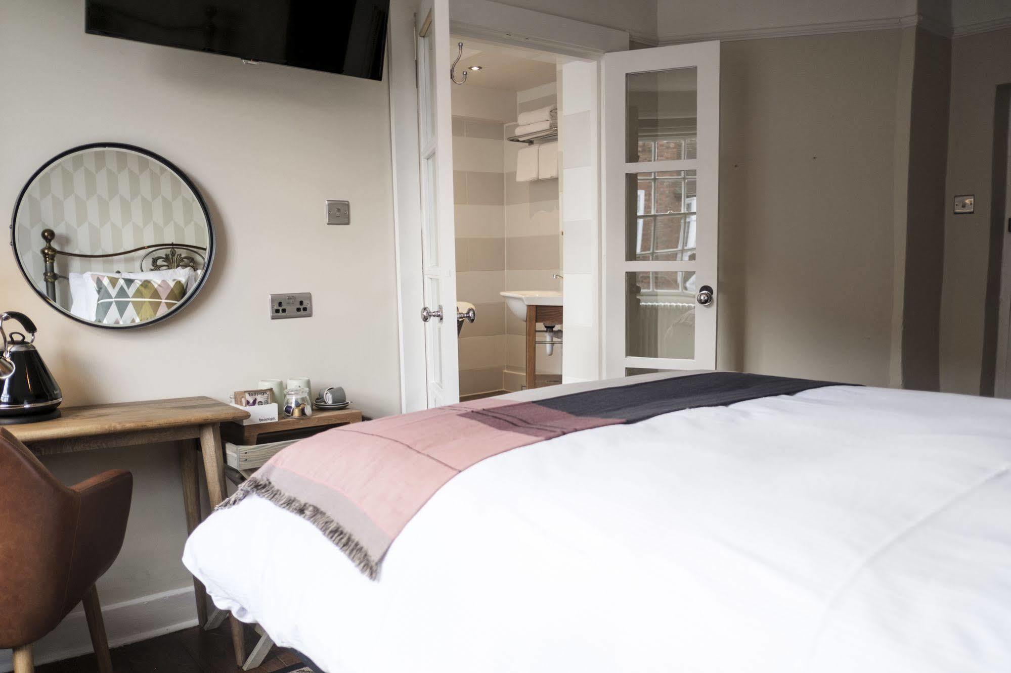 The Swan Hotel Staines-upon-Thames Ngoại thất bức ảnh