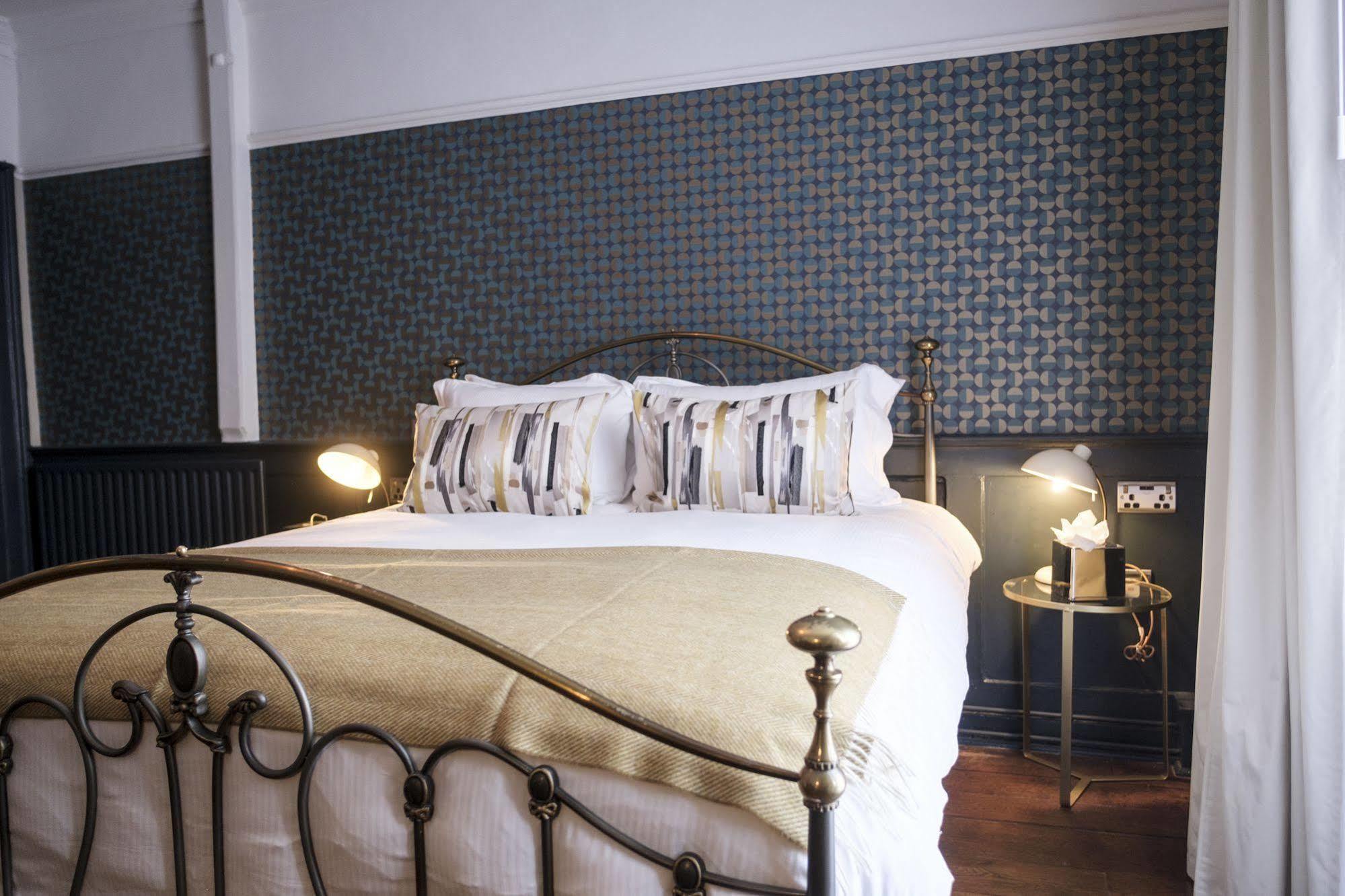 The Swan Hotel Staines-upon-Thames Ngoại thất bức ảnh