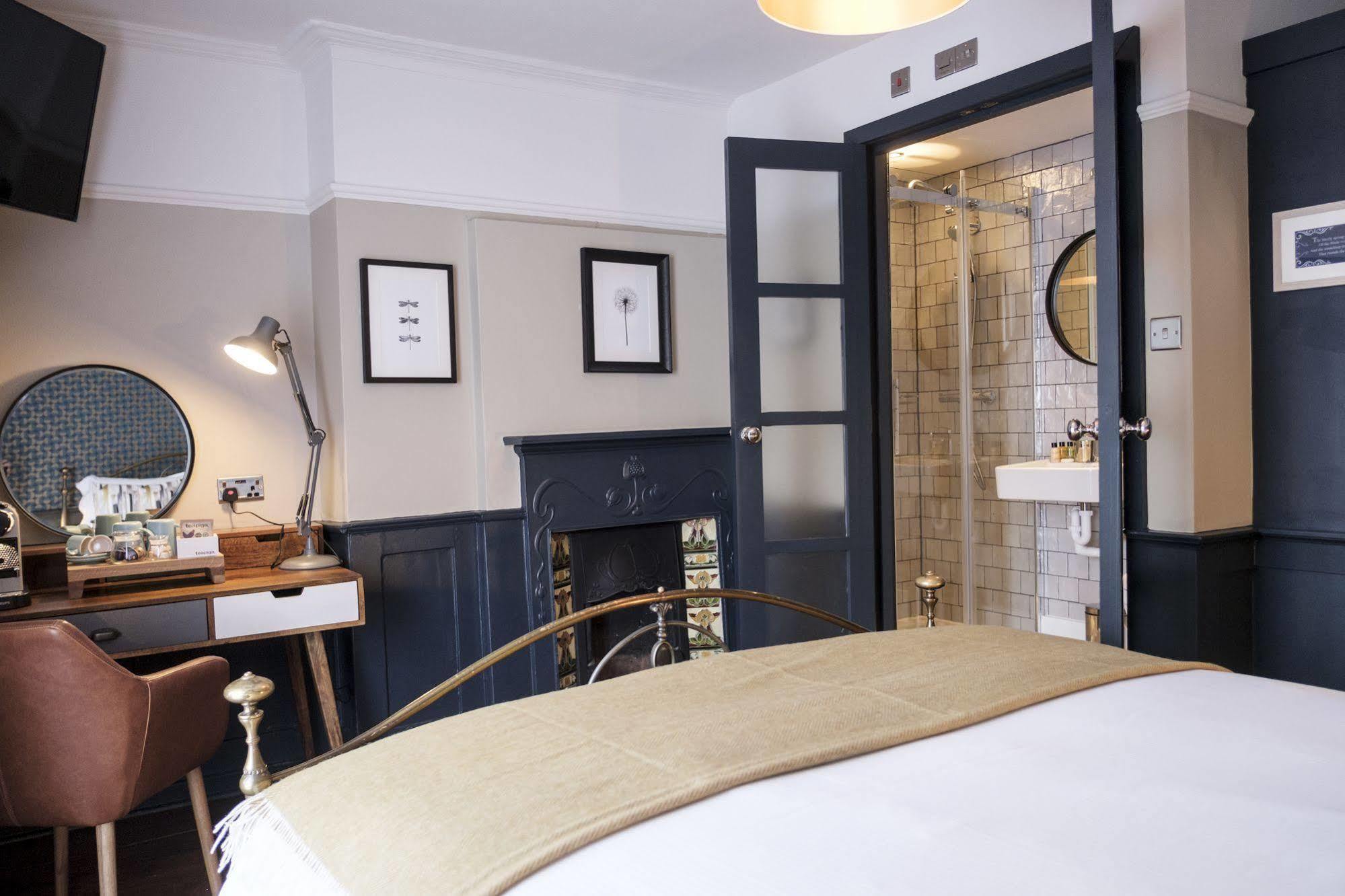 The Swan Hotel Staines-upon-Thames Ngoại thất bức ảnh